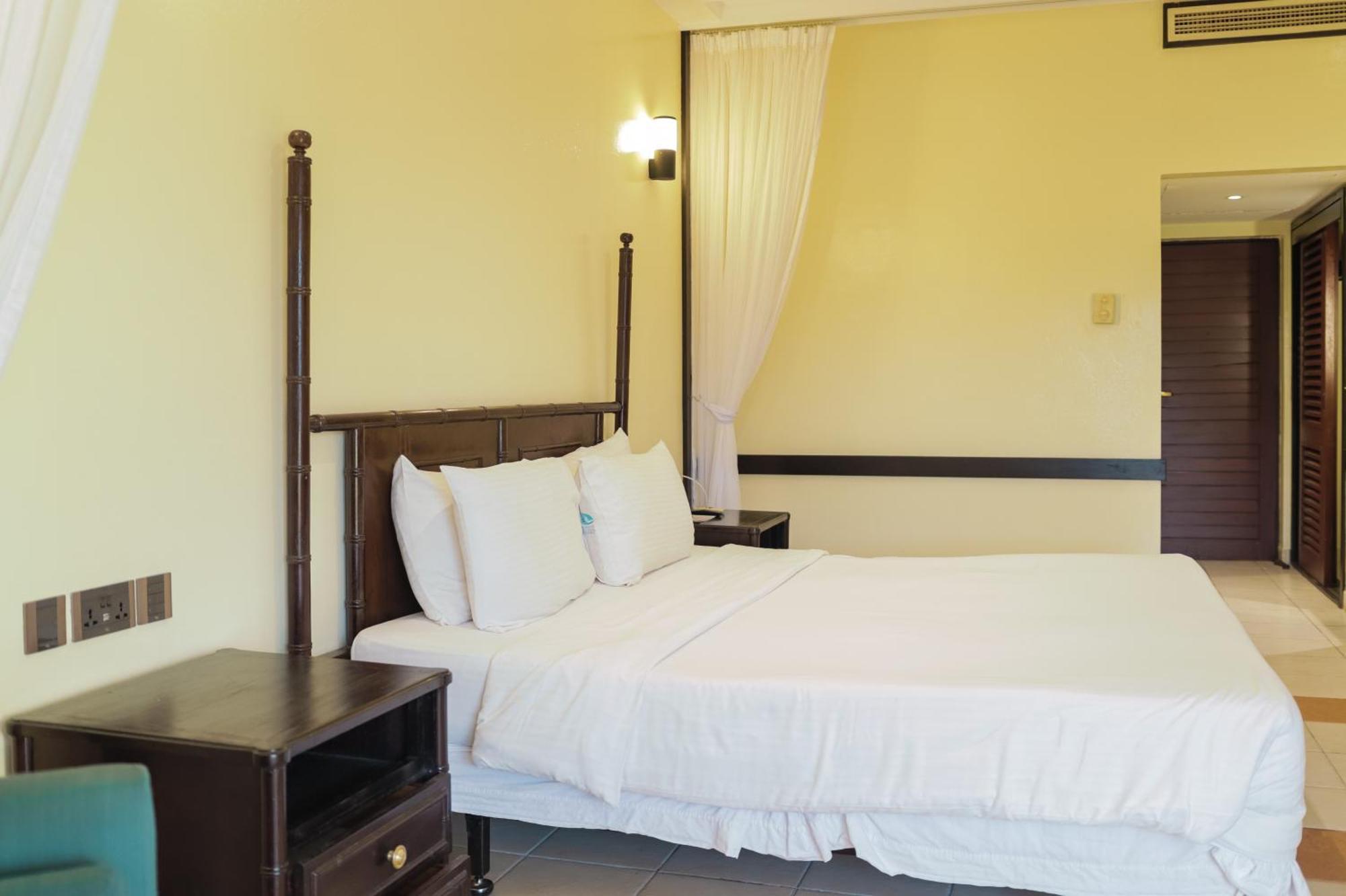 Mombasa Continental Resort Shanzu Eksteriør billede