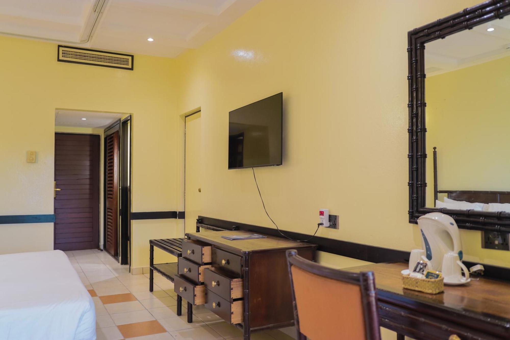 Mombasa Continental Resort Shanzu Eksteriør billede